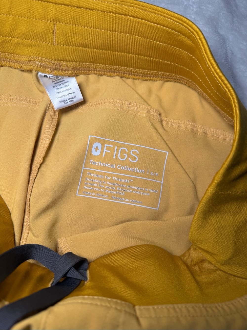 Figs Women’s Mustard yellow Kade pants - Picture 3 of 3